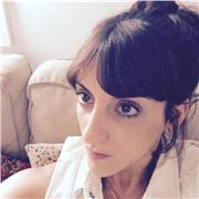 Licenciada en Filología Inglesa y con el Máster de formación del profesorado, ofrece clases de inglés